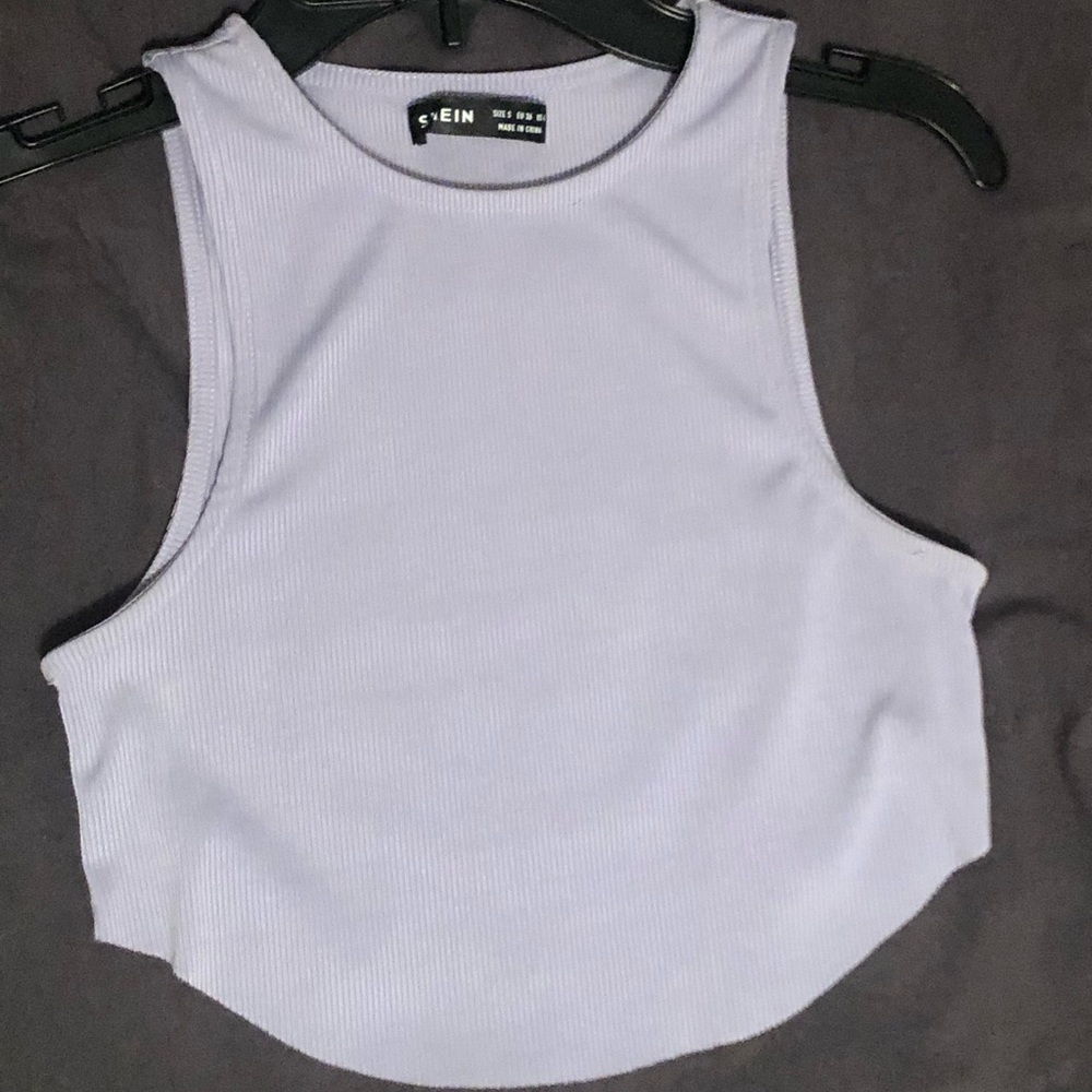 Lilac colored cropped tank top